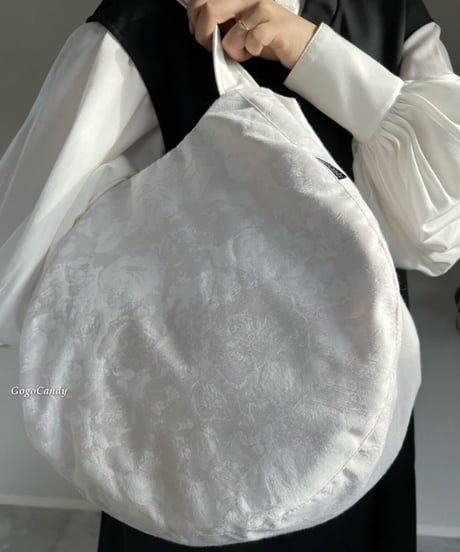 ◆手作りバッグ◆すもmoバッグ［Ｌ］まんまるトートバッグ【白い花】