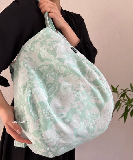 ◆手作りバッグ◆ひねりもちバッグ/2way・トートバッグ・ショルダーバッグ【アイスグリーンの花】