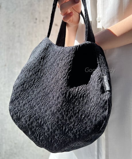 ◆手作りバッグ◆すもmoバッグ［Ｓ］まんまるトートバッグ【ブラックダマスク】