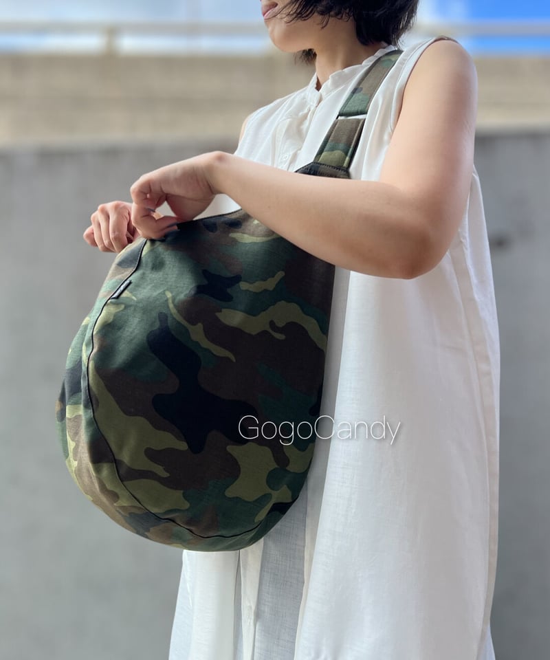 迷彩柄ショルダーバッグ 中型 ハンドメイドバック 迷彩柄カモフラージュショルダーバッグ/ボディバッグ(緑/黒