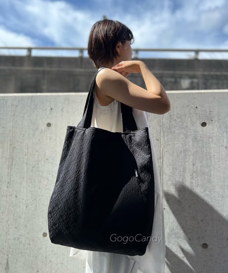 ◆手作りバッグ◆いなりもちA3トートバッグ/トートバッグ【ブラックダマスク】
