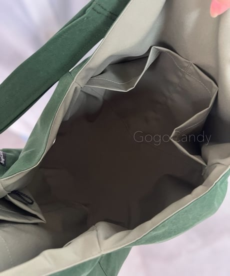 ◆手作りバッグ◆【グリーン】ポンバッグ/ショルダーバッグ・ボディーバッグ