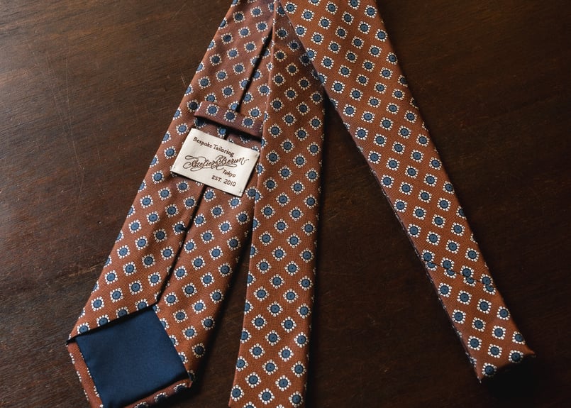 新品　KRIZIA UOMO　ネクタイ　小紋柄　12C　マリーゴールド オレンジ オレンジ・ブルー 花柄小紋タイ | Atelier BERUN
