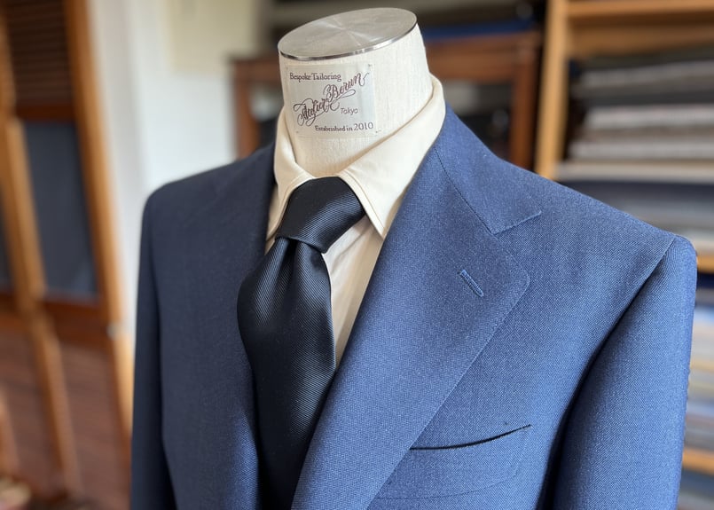 【極美品】 ロバートフレイザー ネクタイ ソリッドタイ ネイビー 無地 青 絹 極美品】 ロバートフレイザー ネクタイ ソリッドタイ ネイビー