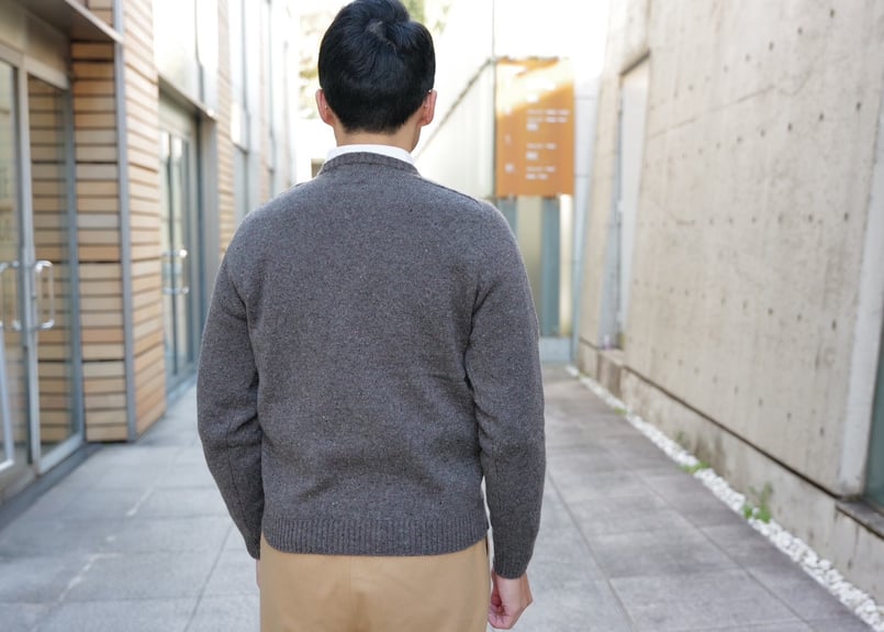 ラムウール クルーネックニット 【ブラウングレー】 | Atelier BERUN