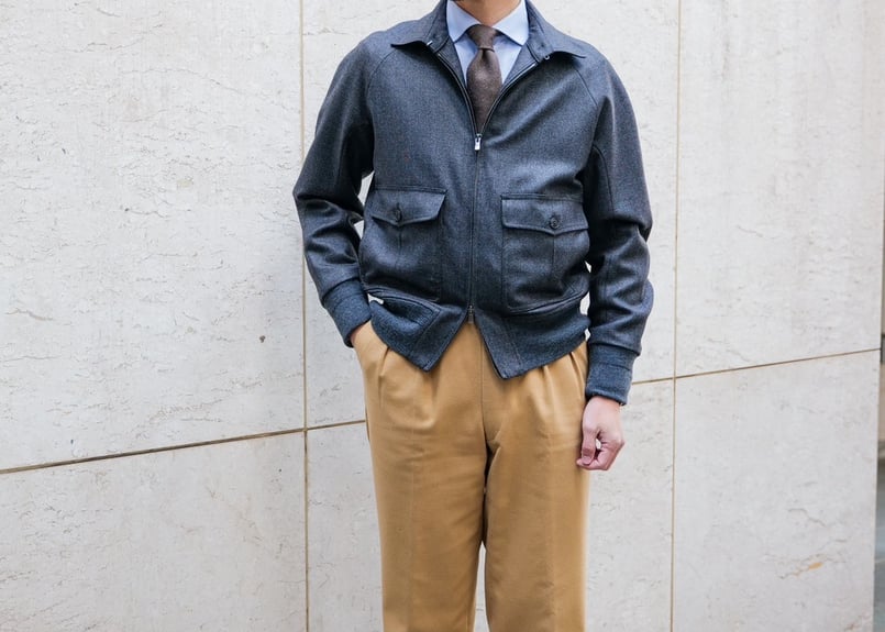 ENZO BLUES グレー ブルゾン フーディッドキルティングパファージャケット (ライトグレー