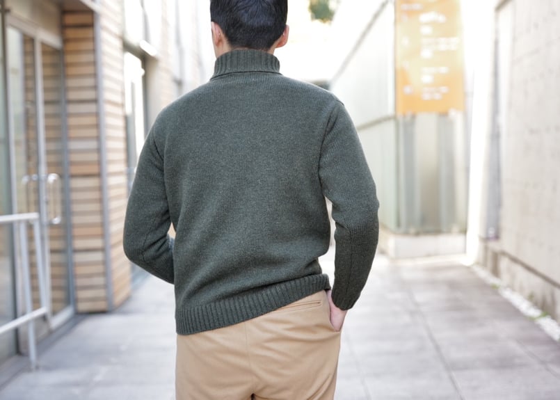 ミドルゲージタートルニット　ベージュ セール】 ミドルゲージタートルネックニットセーター （ニット