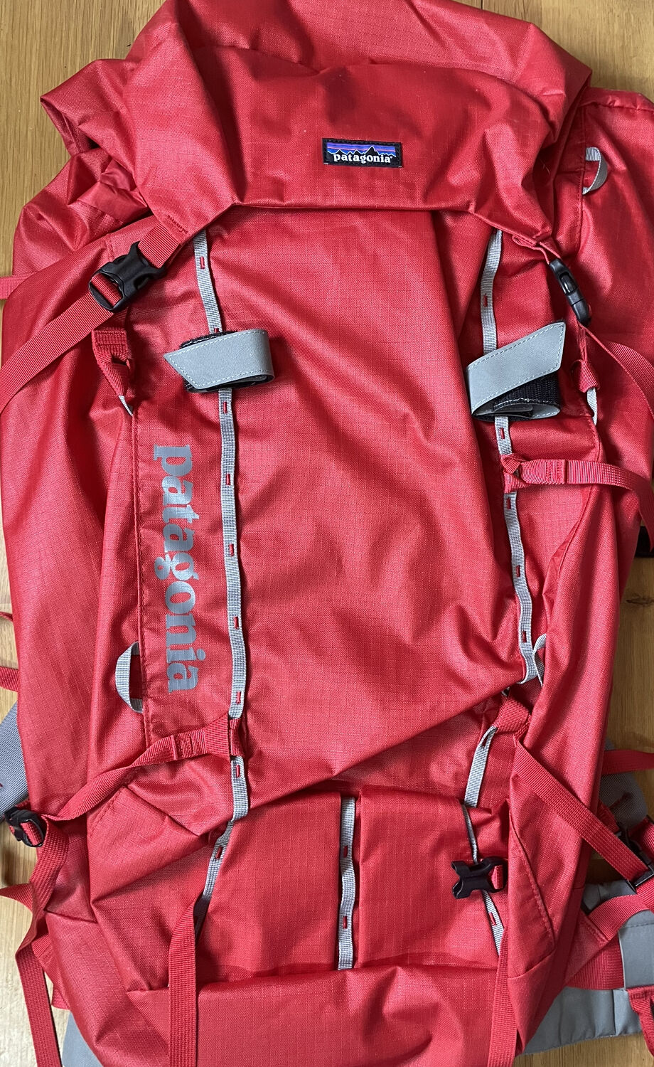 patagonia - Patagonia アセンジャニストパック　55L リュック　ナイロン　レッド fit=scale-down,w=1200