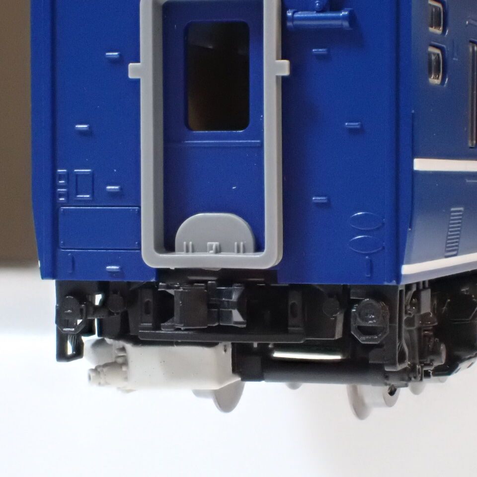 Nゲージ 14系 24系 ジャンクまとめ 塗装済み】TNタイプ 14系24系寝台車トイレタンク・ドア下