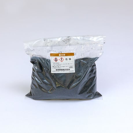 アスファルト舗装のひび割れ補修材　アスクリートクラックメン手　［荷姿5.15kg/箱］　（0.75kg/set×5set.撒砂）