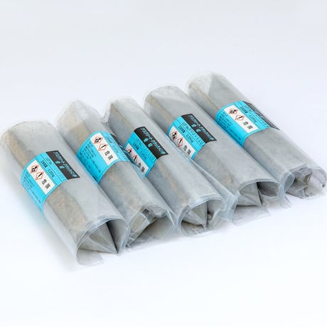 アスファルト舗装のひび割れ補修材　アスクリートクラックメン手　［荷姿5.15kg/箱］　（0.75kg/set×5set.撒砂）