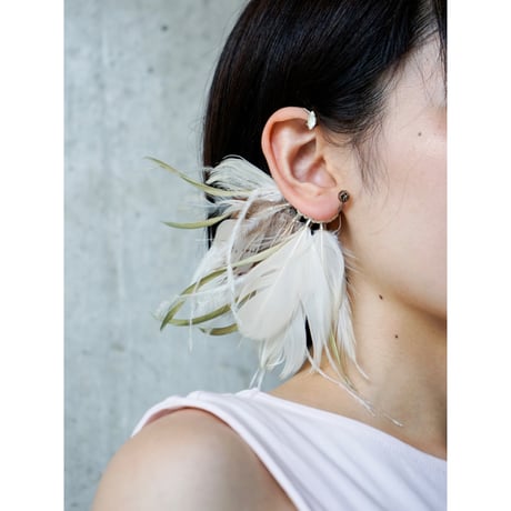 Delphine Charlotte Parmentier Paris | EDEN3 Feather Ear Cuff by one ( White )