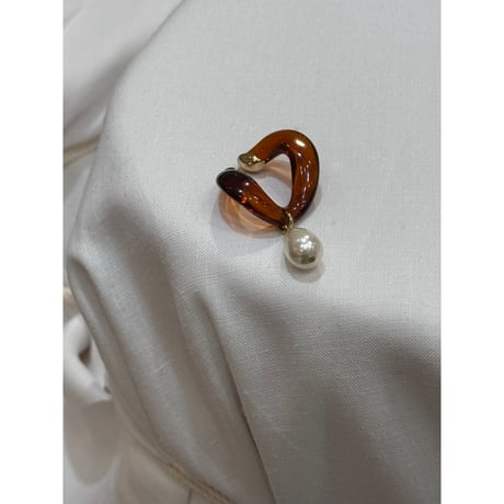BEATRIZPALACIOS Madrid | Magma and Pearl Link Medium Ear cuff (Brown)