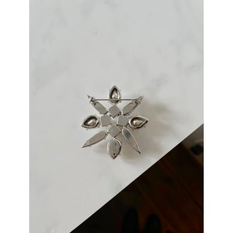 CREZUS Paris | 22H39 Brooch (crystal, silver & pearl)