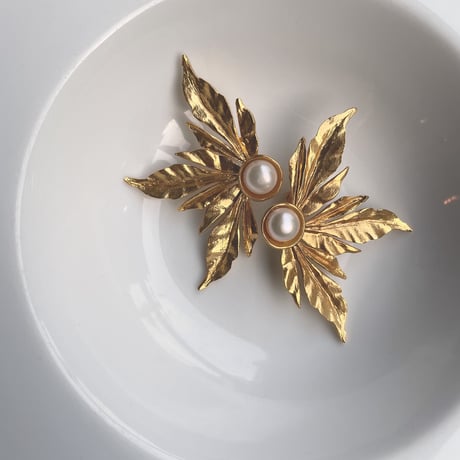 LYNYER London | BOTANIC WINGS EARRINGS  ( Gold W coating / Pearl Natural )