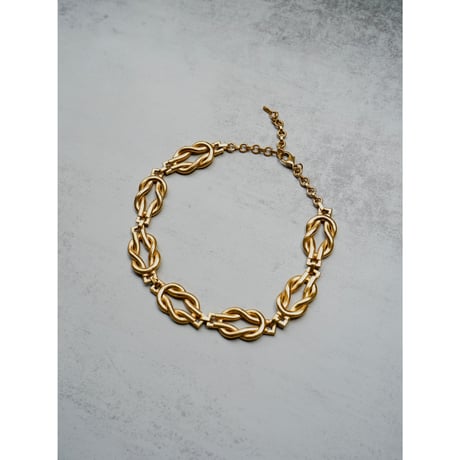 LYNYER London | BIG KNOT NECKLACE  ( Gold W coating )