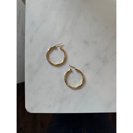 LYNYER London | SMALL TWISTED HOOPS EARRING