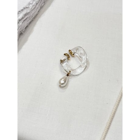 BEATRIZPALACIOS Madrid | Magma and Pearl Link Medium Ear cuff (clear)