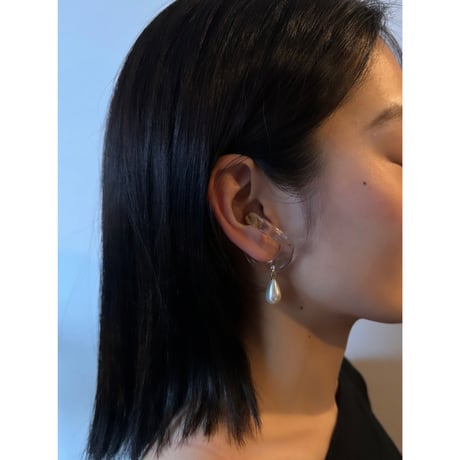 BEATRIZPALACIOS Madrid | Magma and Pearl Link Medium Ear cuff (clear)