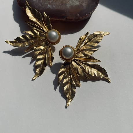 LYNYER London | BOTANIC WINGS EARRINGS  ( Gold W coating / Pearl Natural )