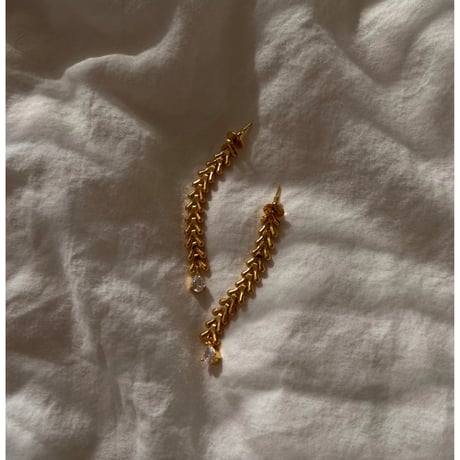 LYNYER London : NUBIA Y CHAIN EARRING