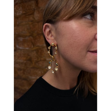 CREZUS Paris : HIRCUS Pierced Earrings ( Beige / Gold )