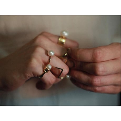 BEATRIZPALACIOS Madrid | ARTICULATED PEARLS RING