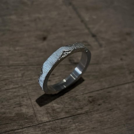 TO GARAL Madrid | “Broken Florentine Band” Ring