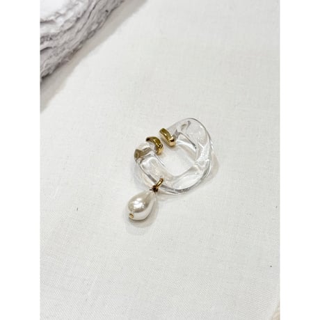 BEATRIZPALACIOS Madrid | Magma and Pearl Link Medium Ear cuff (clear)
