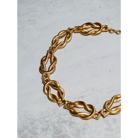 LYNYER London | BIG KNOT NECKLACE  ( Gold W coating )