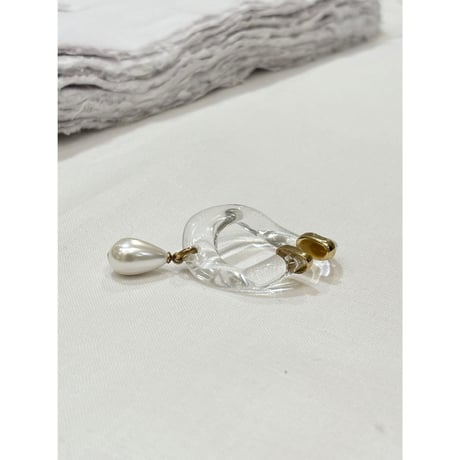 BEATRIZPALACIOS Madrid | Magma and Pearl Link Medium Ear cuff (clear)
