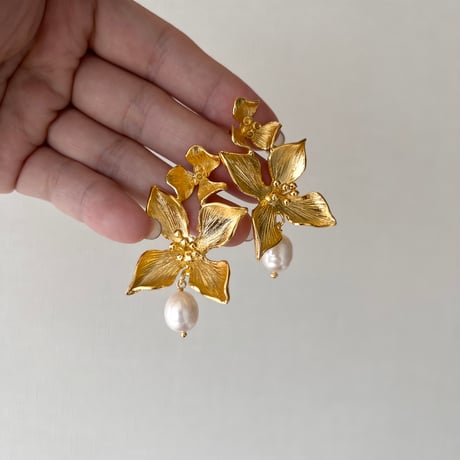 LYNYER London : PEARL BLOSSOM DROP Pierced Earrings