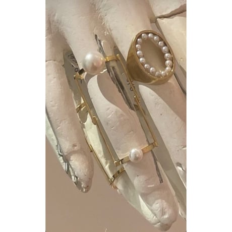 BEATRIZPALACIOS Madrid | ARTICULATED PEARLS RING