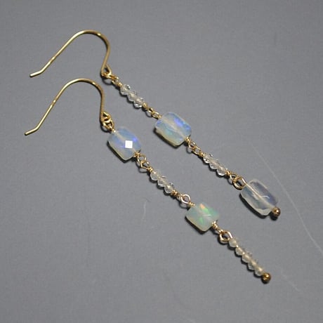 オパールピアス〈長方形〉〜14kgf〜