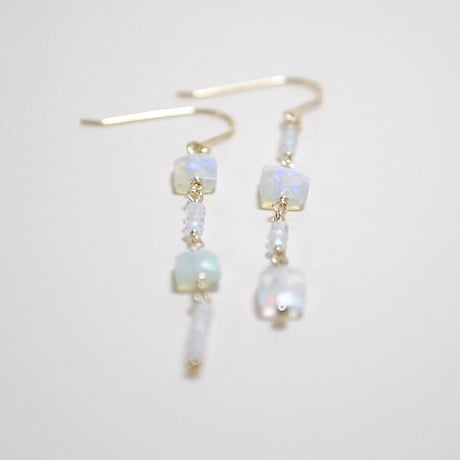 オパールピアス〈長方形〉〜14kgf〜