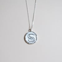 Kettiオリジナルコイン型イニシャルネックレス 〈S〉〜silver925〜
