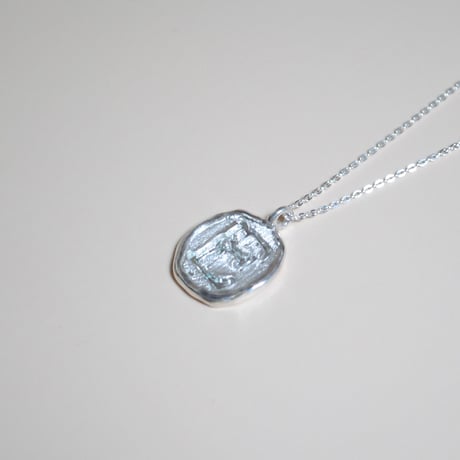 Kettiオリジナルコイン型イニシャルネックレス 〈E〉〜silver925〜