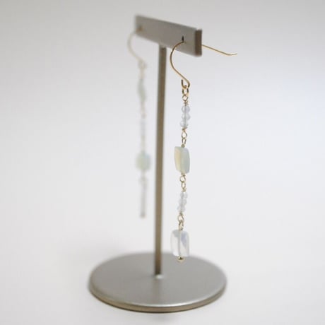 オパールピアス〈長方形〉〜14kgf〜
