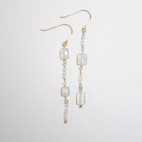 オパールピアス〈長方形〉〜14kgf〜
