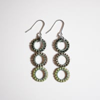 泡ピアス〈カーキ×シルバー〉