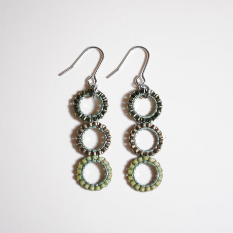 泡ピアス〈カーキ×シルバー〉
