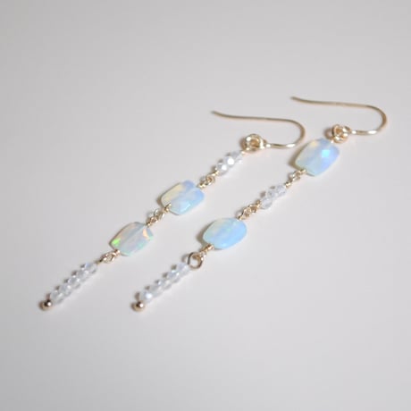 オパールピアス〈長方形・青系〉〜14kgf〜