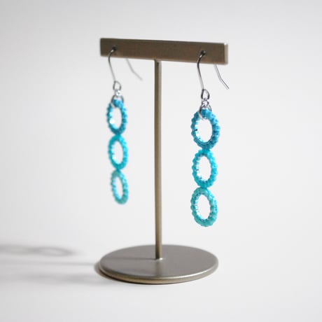 泡ピアス〈ライトブルー×シルバー〉