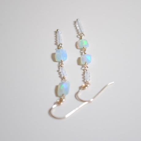 オパールピアス〈長方形・青系〉〜14kgf〜
