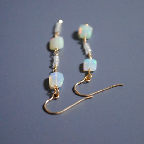 オパールピアス〈長方形・赤系〉〜14kgf〜