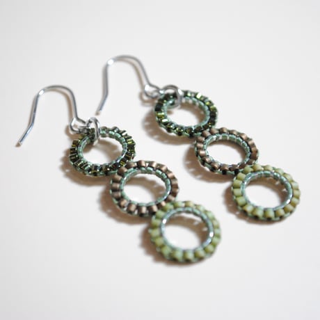 泡ピアス〈カーキ×シルバー〉