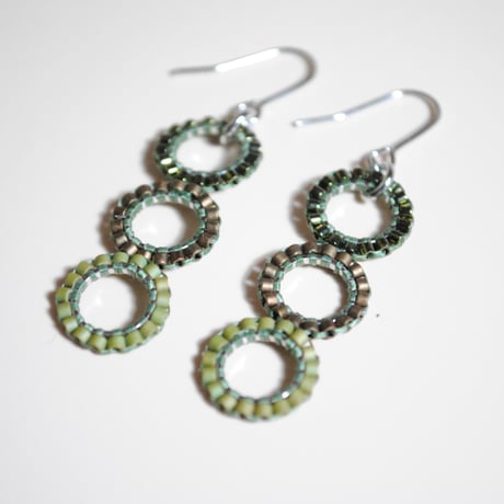 泡ピアス〈カーキ×シルバー〉