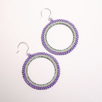 カジュアルフープピアス〈パープル＆ライトグリーン〉