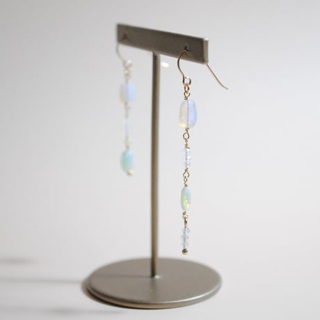 オパールピアス〈長方形・赤系〉〜14kgf〜