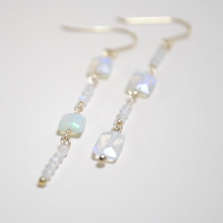 オパールピアス〈長方形〉〜14kgf〜